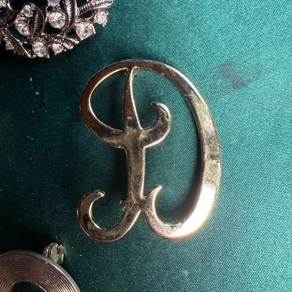Source Unknown‎ Gold and Silver Brooch Collection - Picture 4 of 5